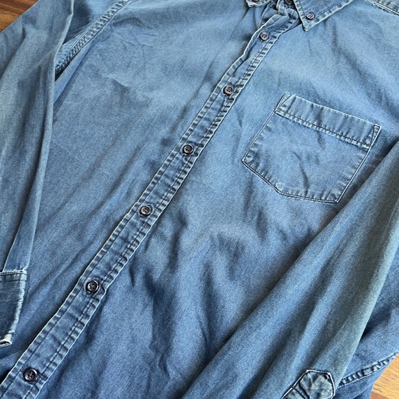 Button down - Picture 4 of 4